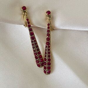 Beautiful classy vintage designer Monet earrings